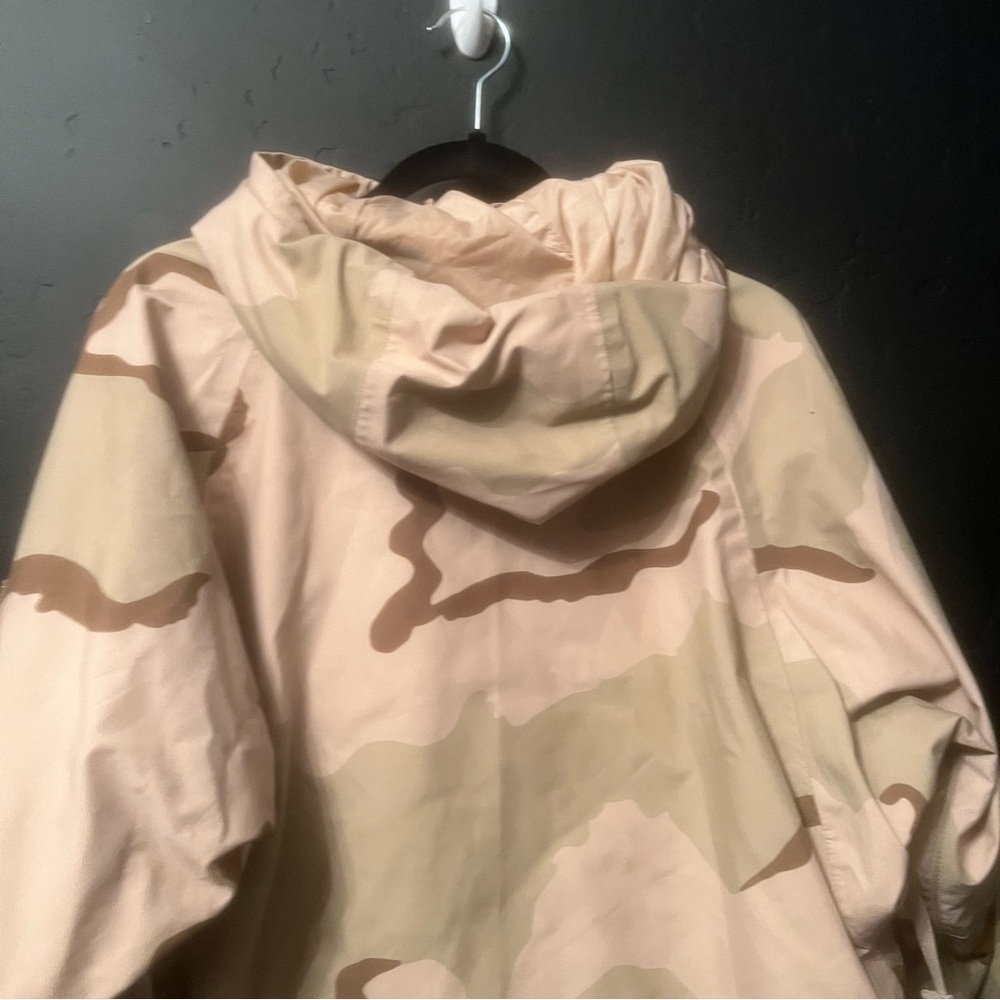 USGI ECWCS Tri- Color Camouflage Size: M cold weather parka. T
Hooded Jacket - Picture 11 of 13